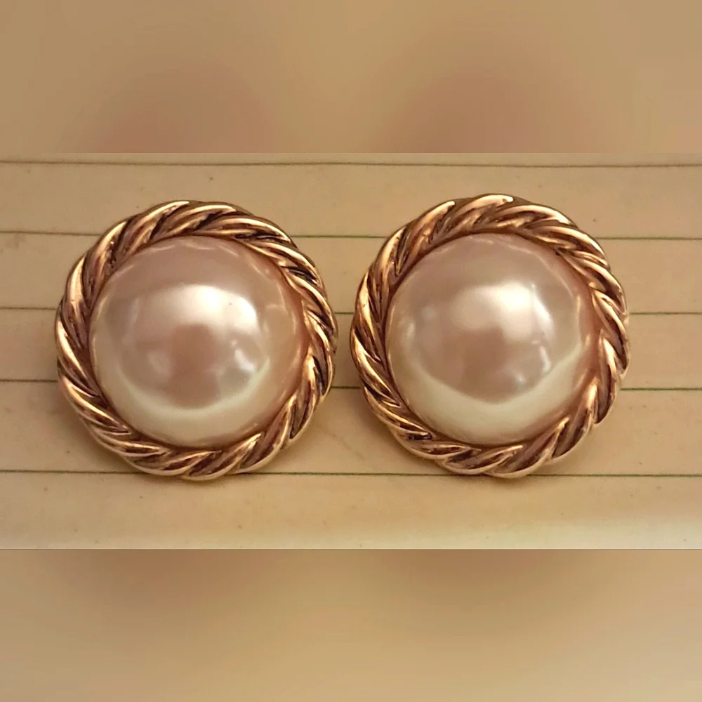 CAROLEE EARRINGS ROUND VGUC - Picture 2 of 8